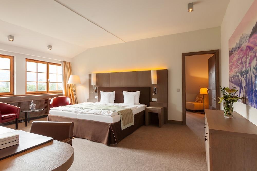 Schlosshotel Kitzbuehel A-Rosa Collection Luaran gambar A typical hotel room