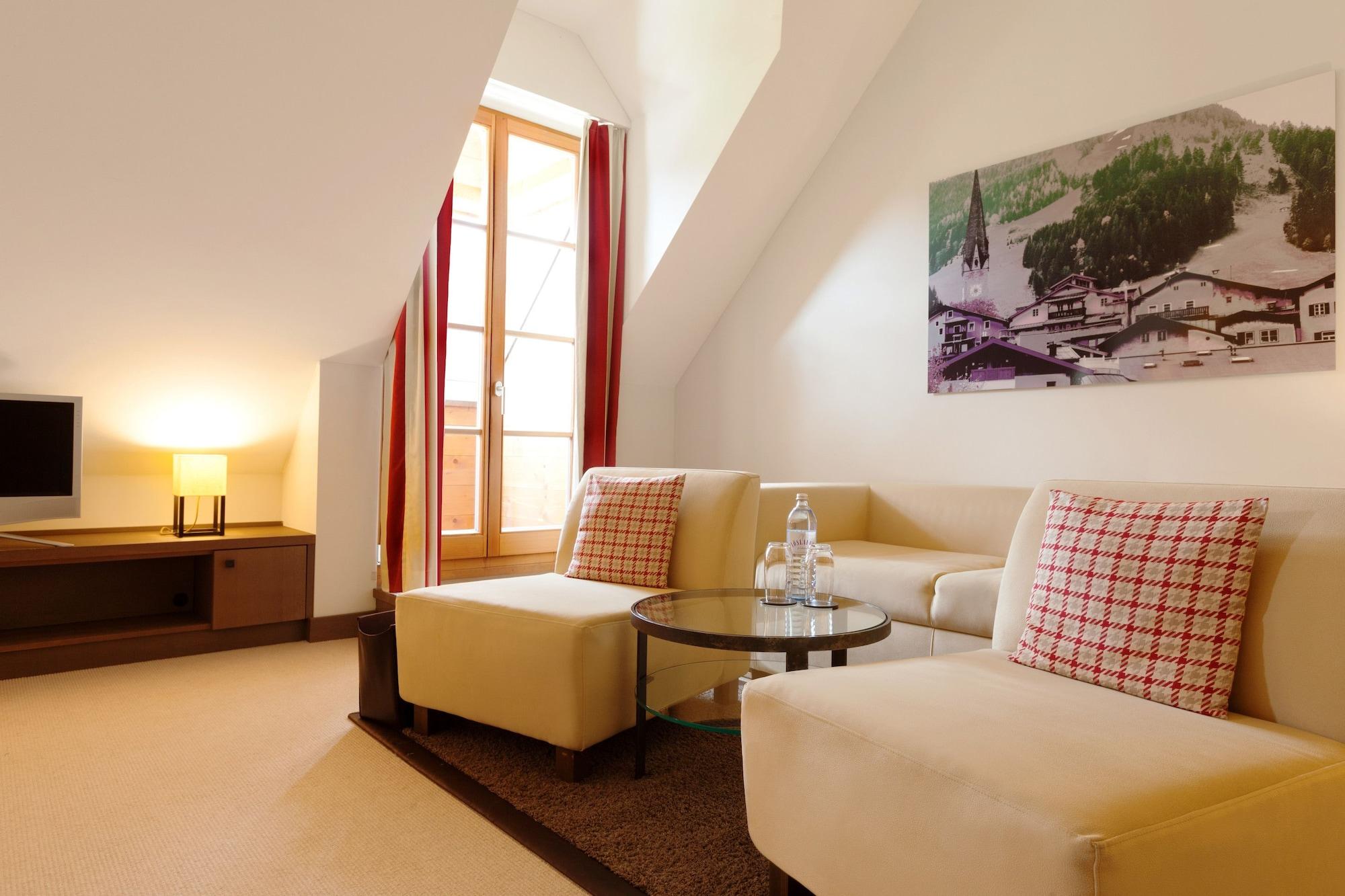 Schlosshotel Kitzbuehel A-Rosa Collection Luaran gambar A suite at the Hotel de la Couronne