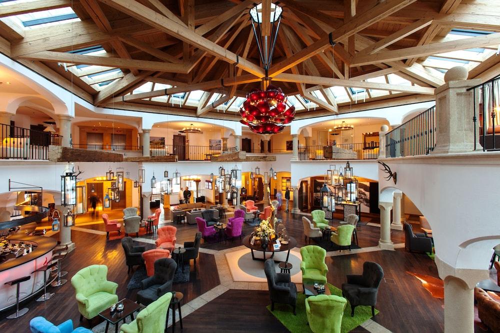 Schlosshotel Kitzbuehel A-Rosa Collection Luaran gambar The lobby of the hotel