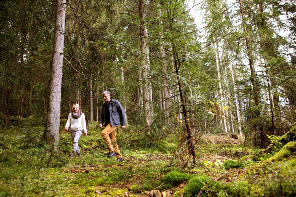 Schlosshotel Kitzbuehel A-Rosa Collection Luaran gambar Hiking in the forest