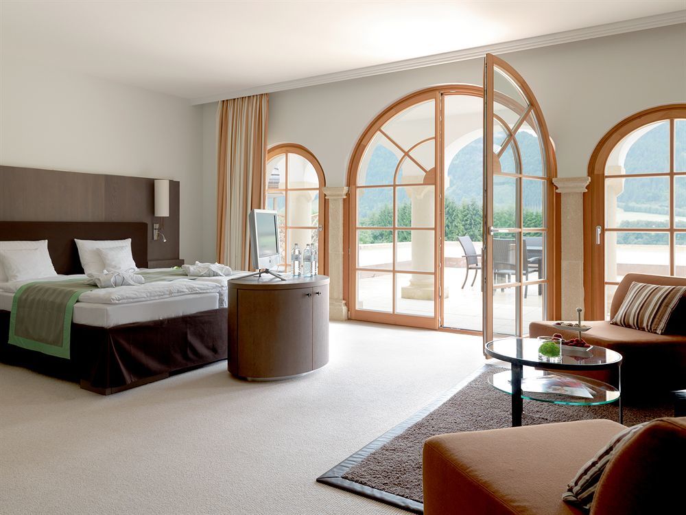 Schlosshotel Kitzbuehel A-Rosa Collection Luaran gambar A room at the Hotel Axelmannstein