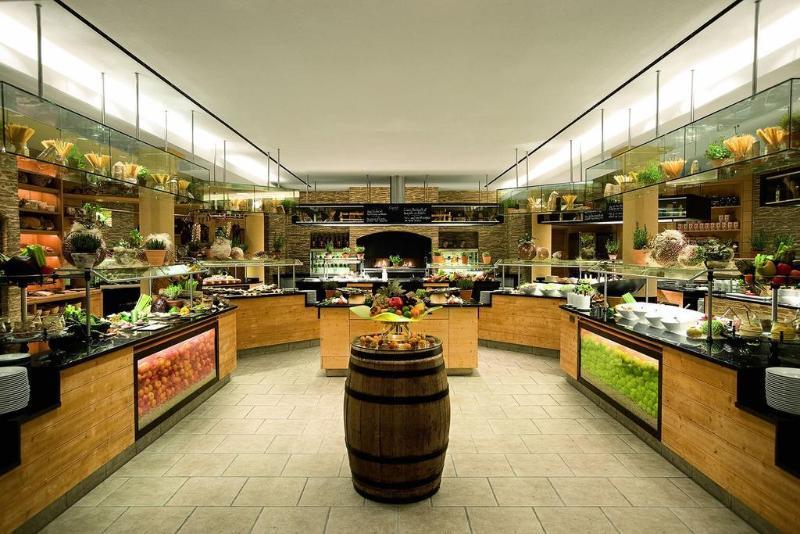 Schlosshotel Kitzbuehel A-Rosa Collection Luaran gambar The salad bar at Seasons 52