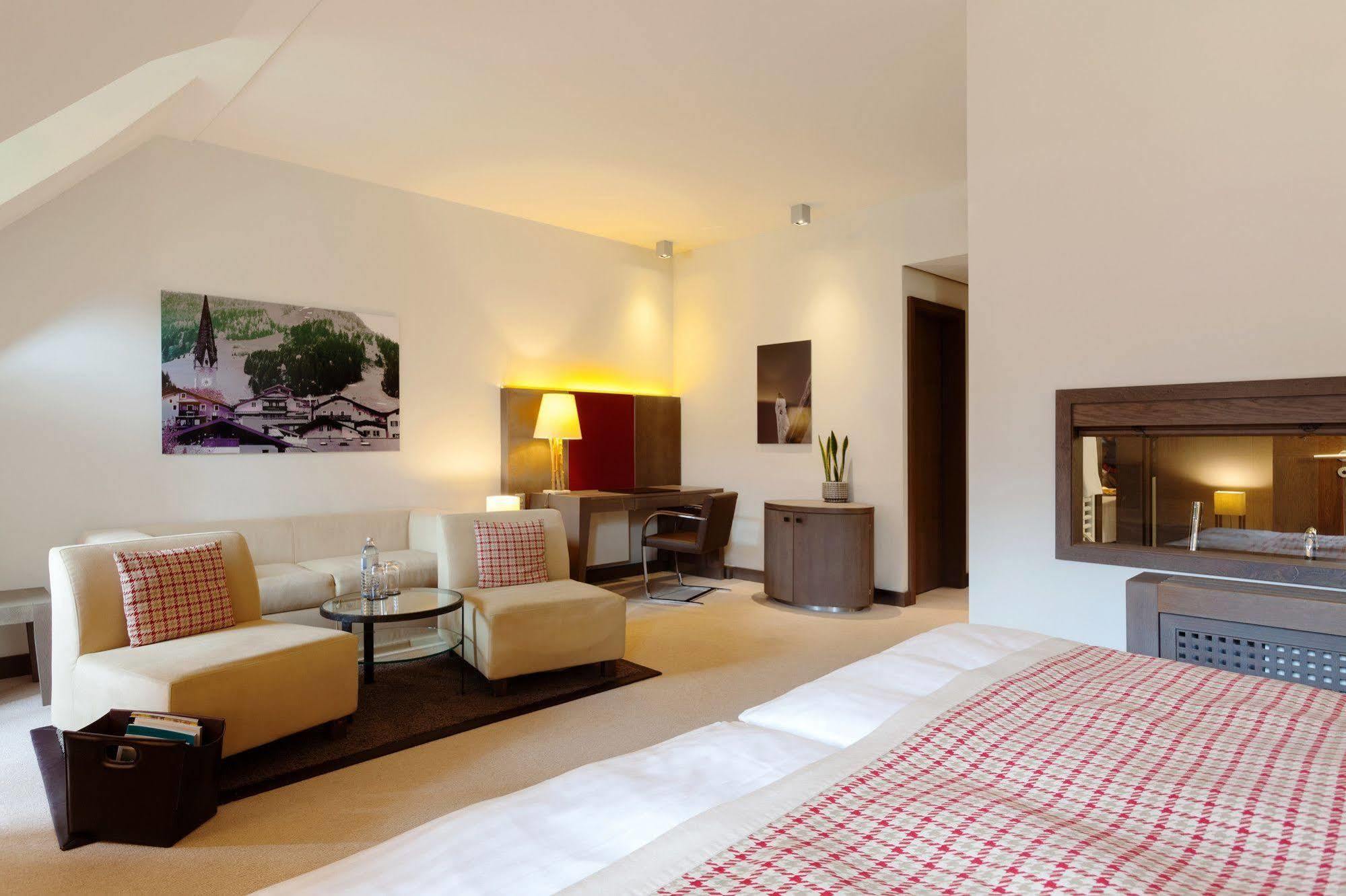 Schlosshotel Kitzbuehel A-Rosa Collection Luaran gambar A room at the Hotel de la Tour